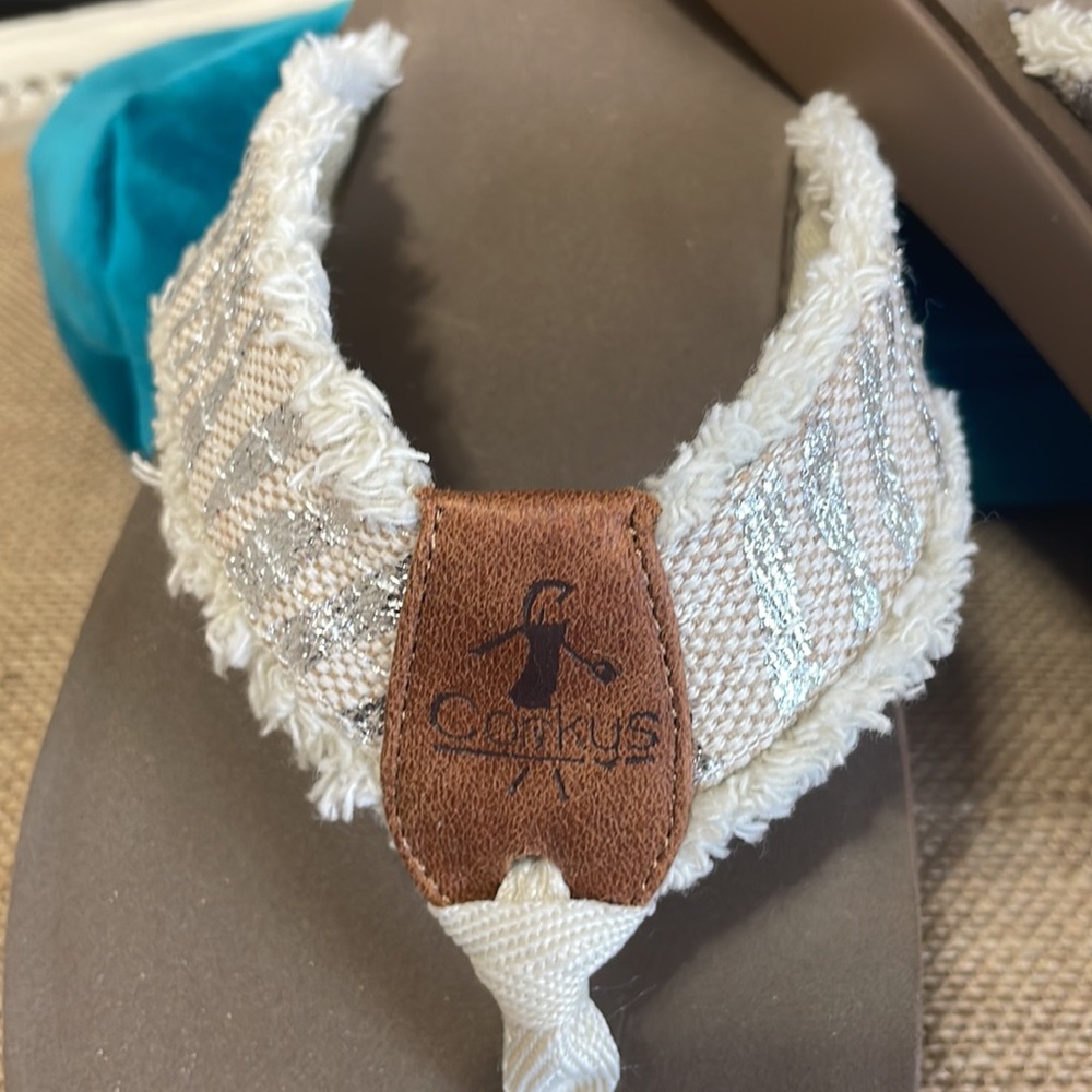 🎉❤️NEW SALE!! Corkys Silver Zebra Fringe Sandals Flip Flops - Picture 2 of 6